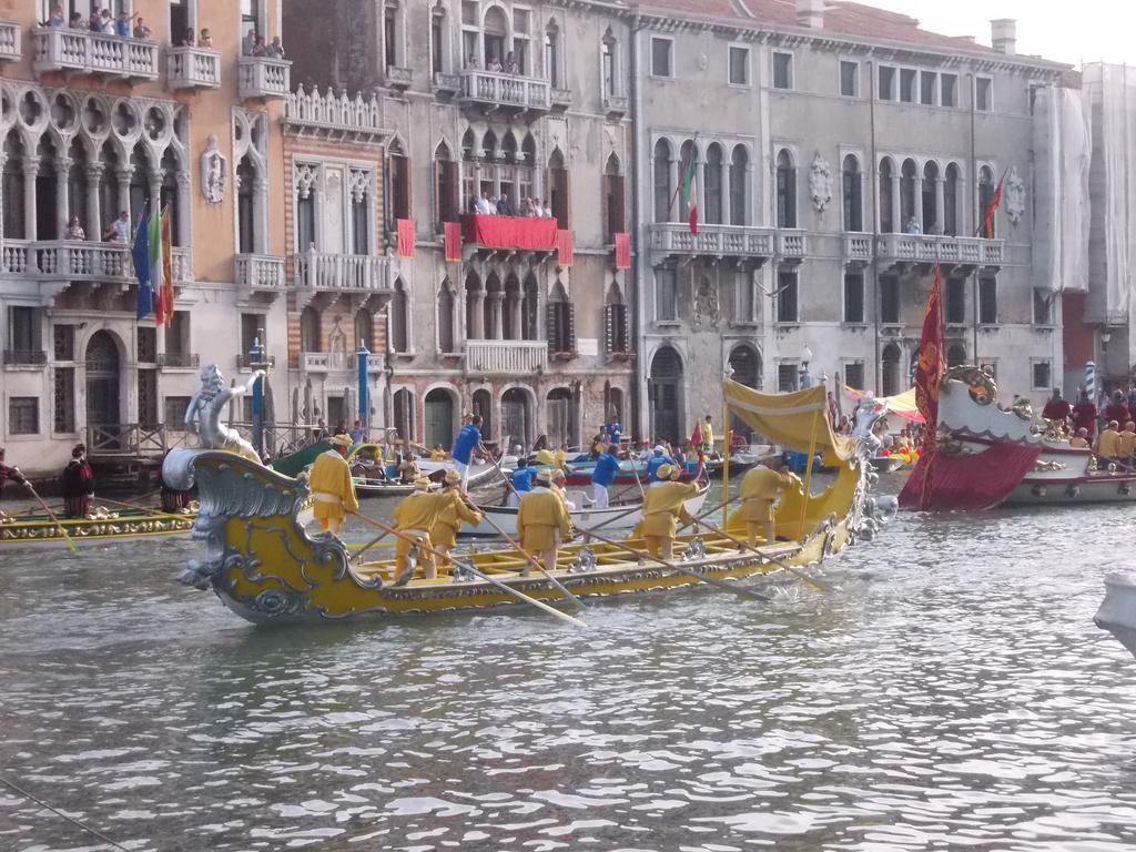 Gondola House *